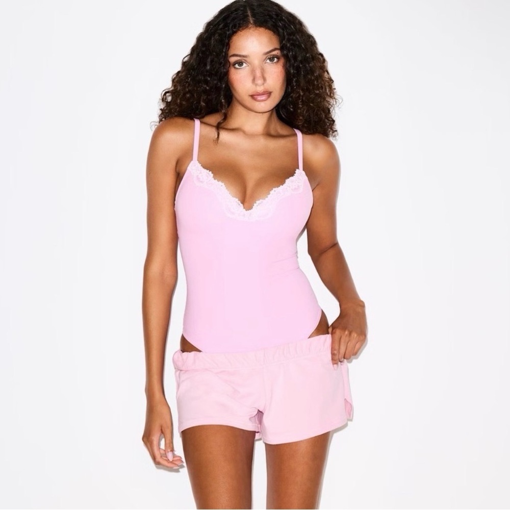 NWT Skims Fits Everybody Lace Push-up Thong Bodysuit Size L in Bubblegum Tonal